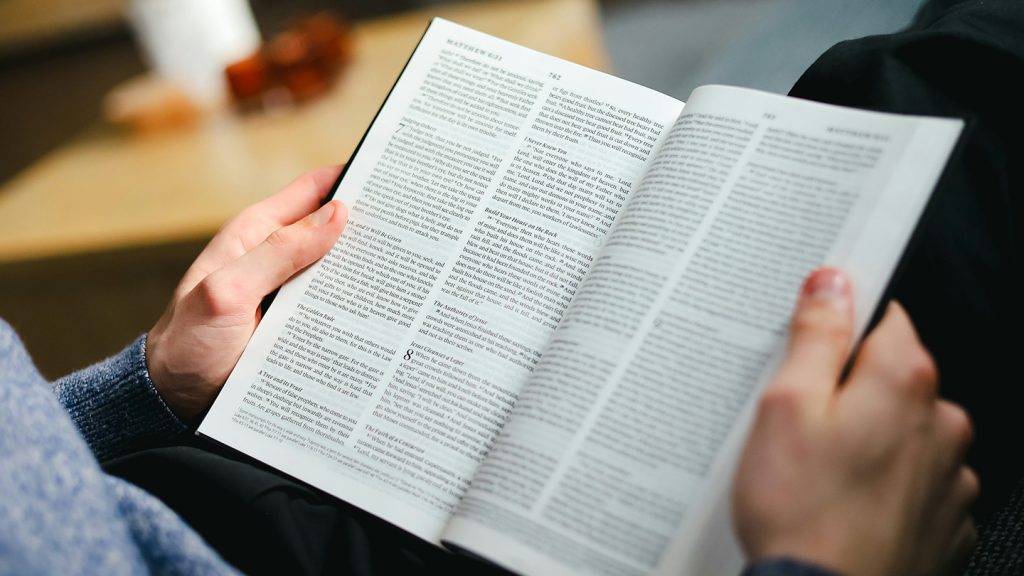 How To Start Reading the Bible in 2025: A Beginner’s Guide